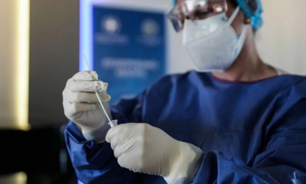 Κορονοϊός: 9 περιοχές στο «κόκκινο» – «Συναγερμός» για Ηλεία, Νάξο και Ικαρία
